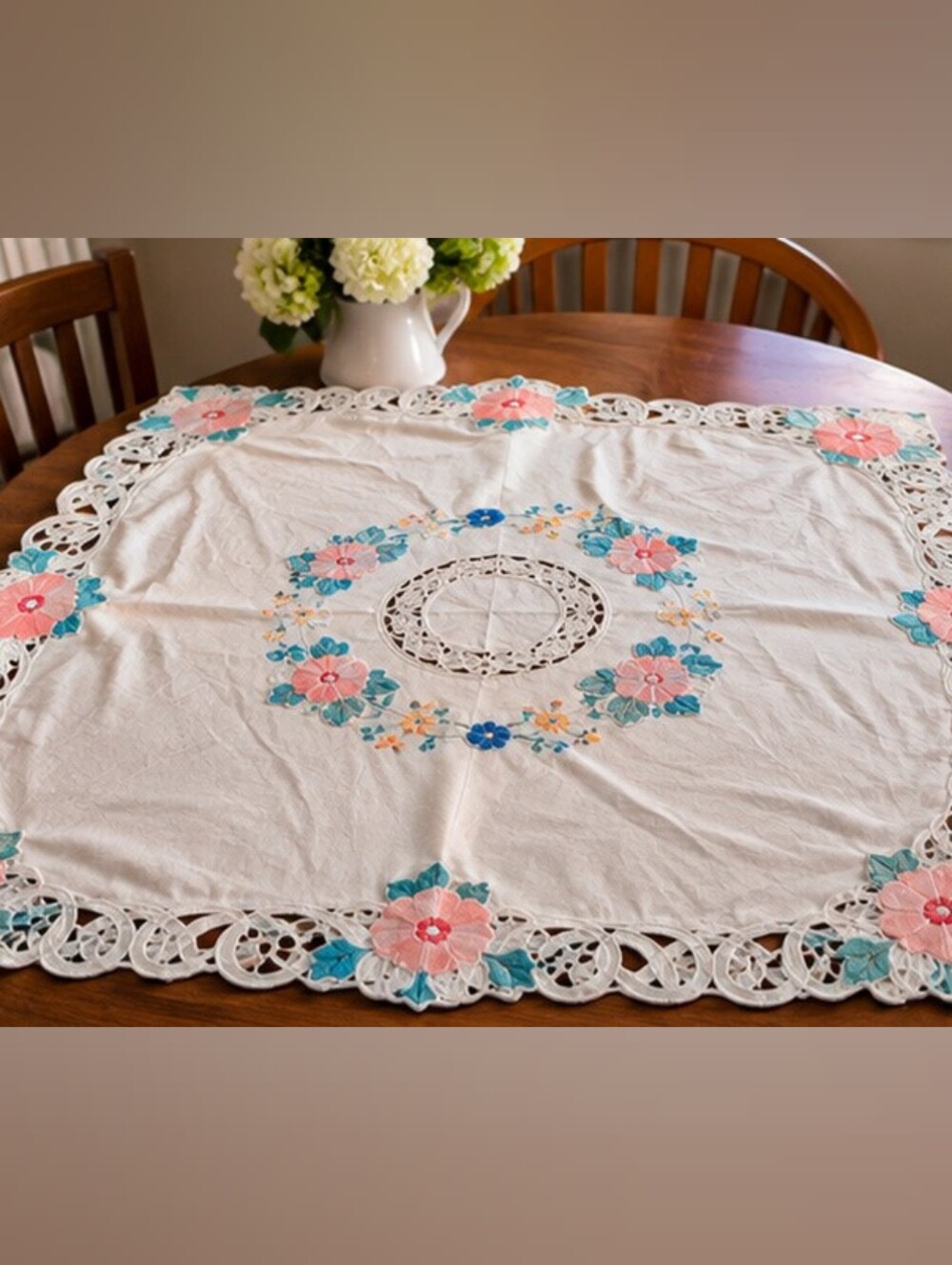 Vintage Embroidered Floral Tablecloth & 4 Matching Napkins